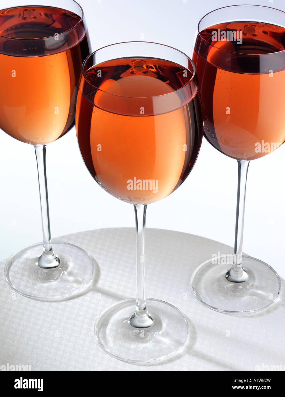 DREI GLÄSER ROSEWEIN Stockfoto