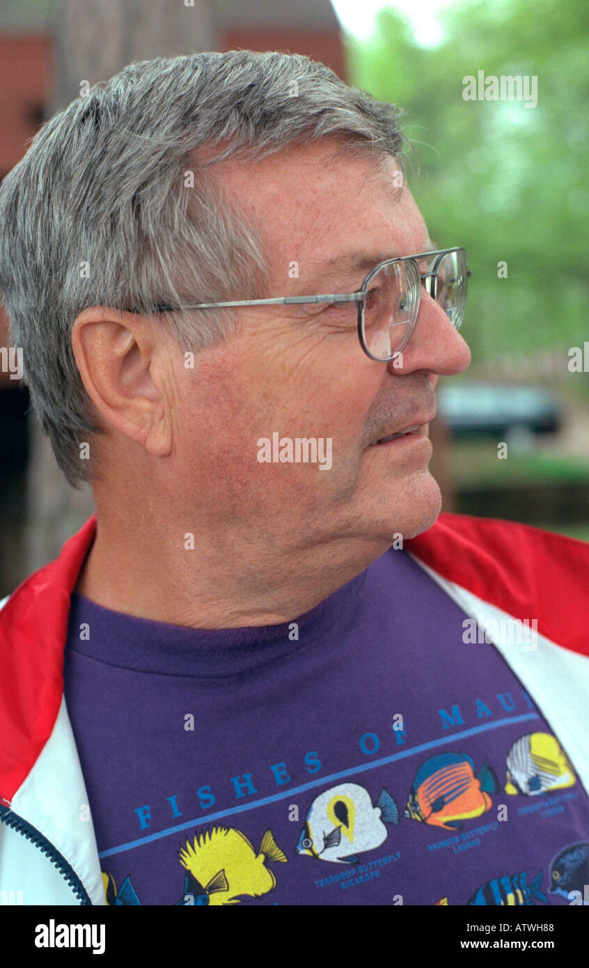 Nachdenklich schöner älteren reifen Mann Alter von 62 Jahren. Nisswa Minnesota USA Stockfoto