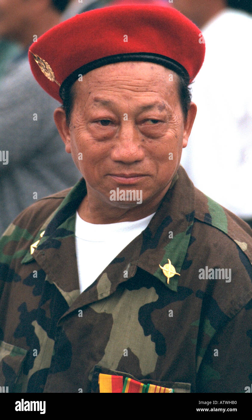 Hmong amerikanischer Soldat Alter 55 Protestierende Handel nach Laos ohne humanitäre Hilfe. St Paul Minnesota USA Stockfoto