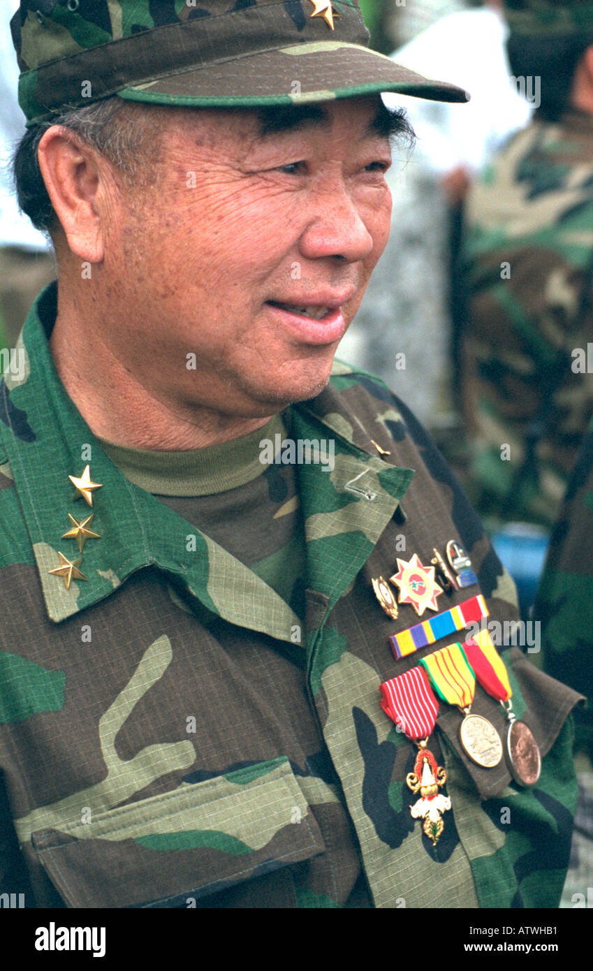 Hmong amerikanischer Soldat Alter 55 Protestierende Handel nach Laos ohne humanitäre Hilfe.  St Paul Minnesota USA Stockfoto
