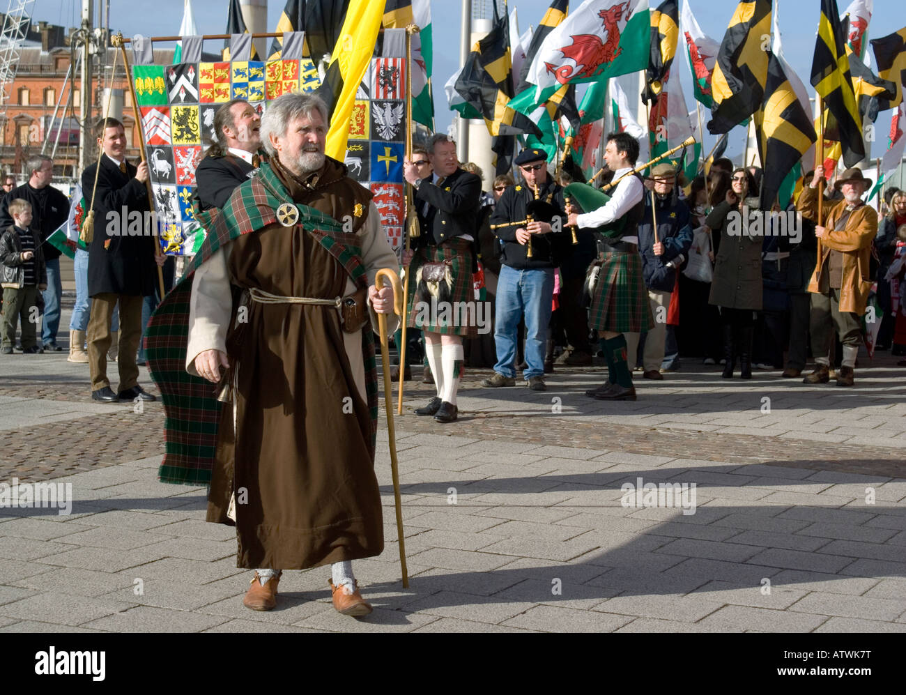 Mann verkleidet als St David führt St Davids Tag Parade Cardiff south wales uk Stockfoto