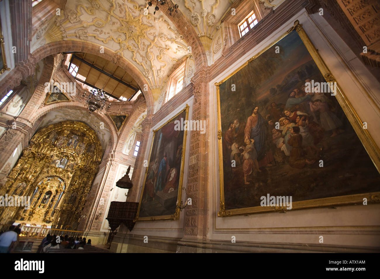 Mexiko Valenciana Bilder von biblischen Geschichten Innenraum der Kirche von San Cayetano Churrigueresco Stil erbaut 1700 s Stockfoto