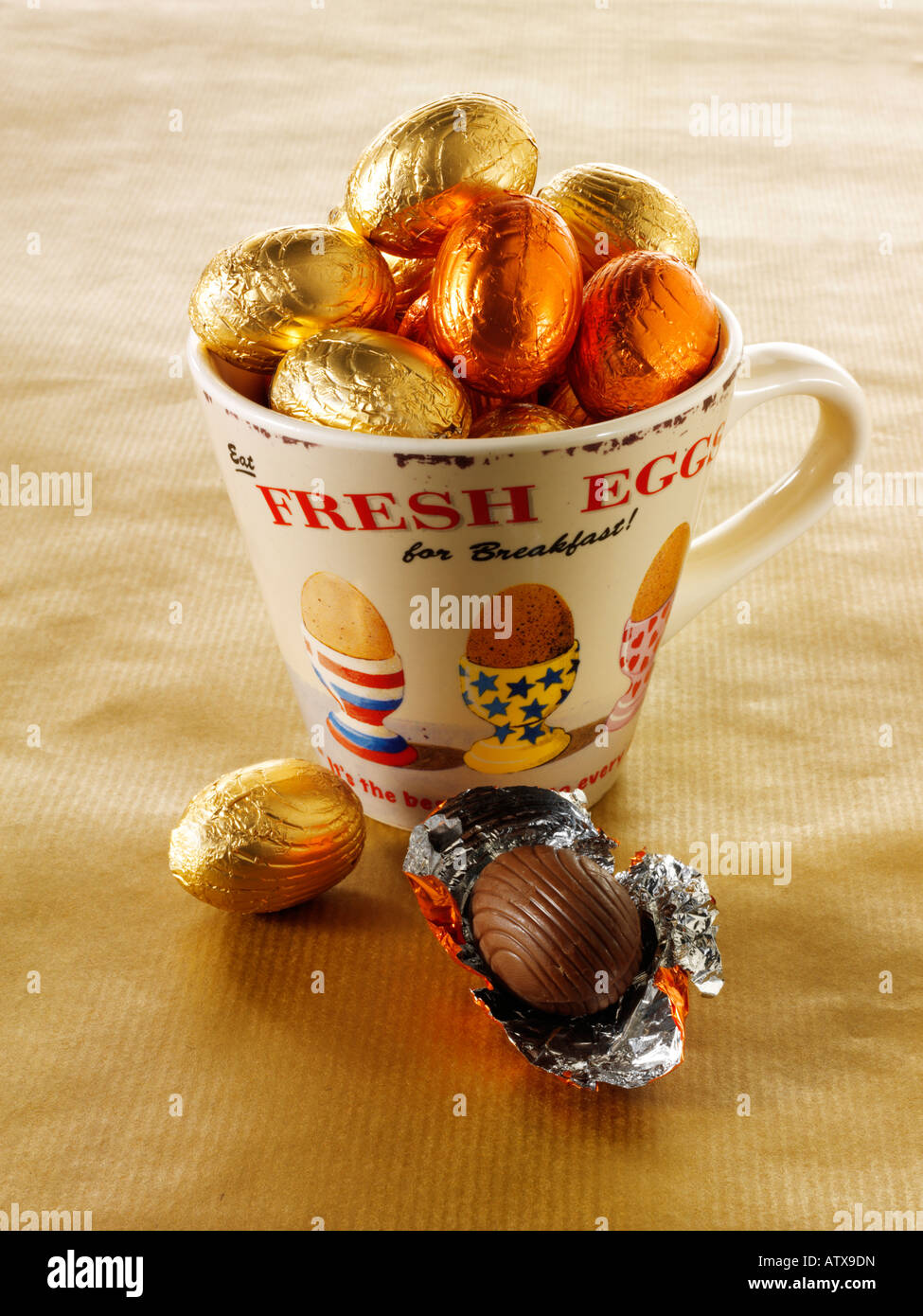 Essen Foto von Mini Schokolade traditionelle Ostereier Stockfoto