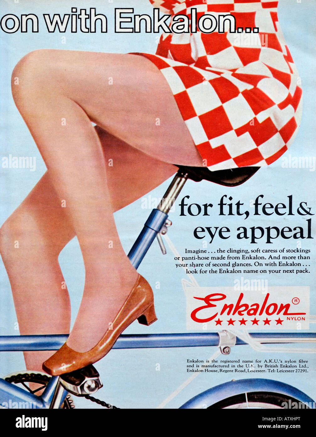 1960er Jahre Nova Magazin Oktober 1968 Werbung für Enkalon Nylon Faser für Strümpfe oder Panti-Schlauch für nur zur redaktionellen Nutzung Stockfoto