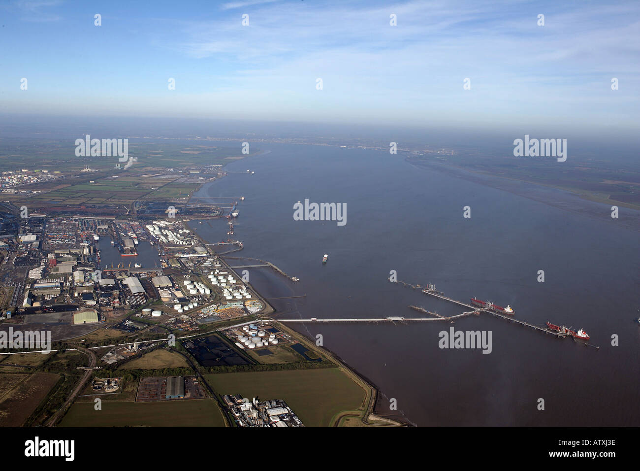 Fluss Humber mit Immingham Dock Stockfoto