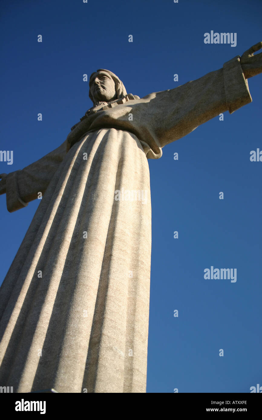 Cristo-Rei vor einem klaren blauen Himmel Stockfoto