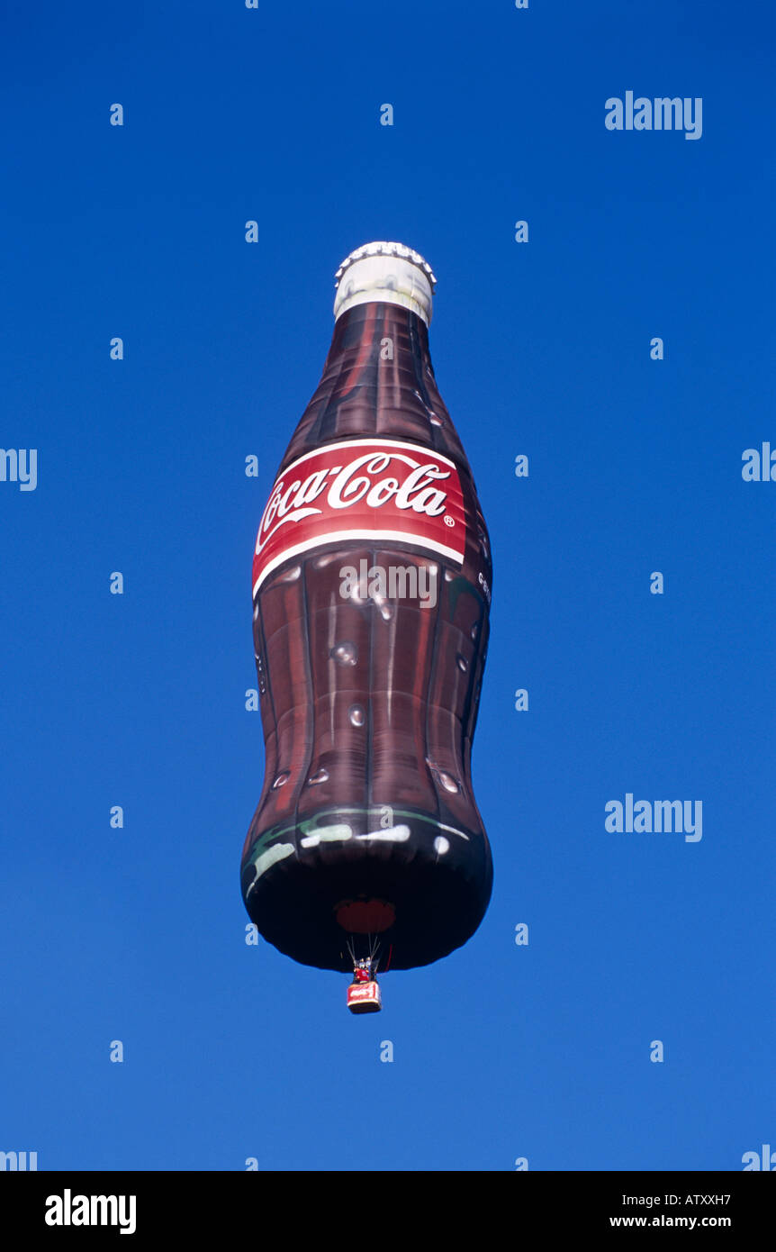 Coca Cola Flasche Heißluftballon Stockfoto