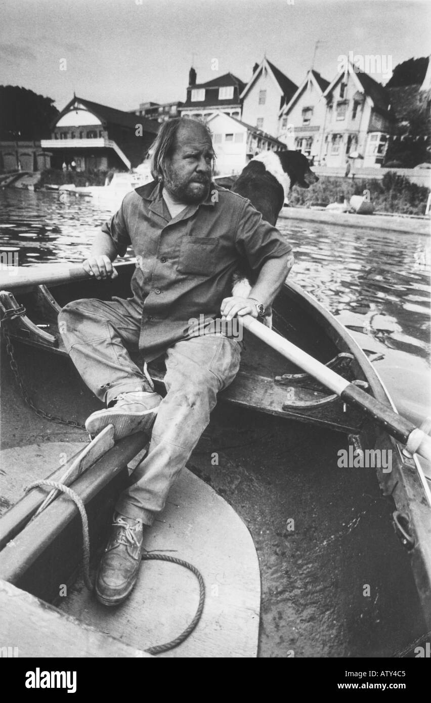 1980 Mann Rudern Hund Richmond Stockfoto