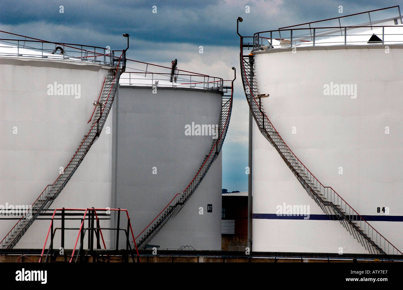 BP-Tanklager am BP-Öl-Terminal am Hamble le Rice in der Nähe von Southampton mit Luftfahrt Treibstofftanks Stockfoto