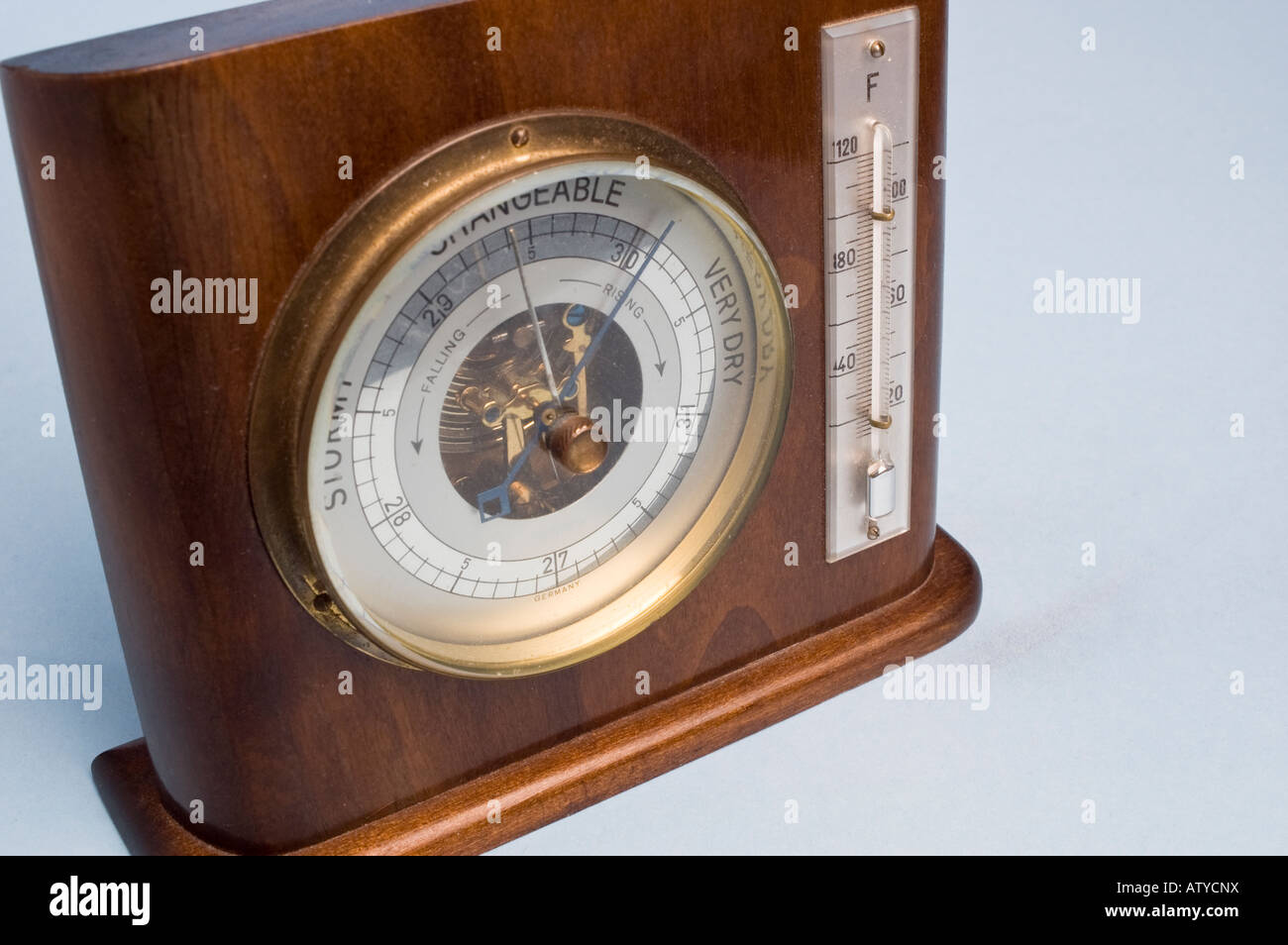 Stehend Holz-Barometer Stockfoto