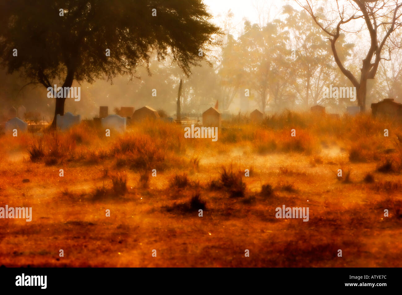 Muslimischen Friedhof Askari Zementfabrik überlagern Punjab Pakistan mit Gaußsche Unschärfe Stockfoto