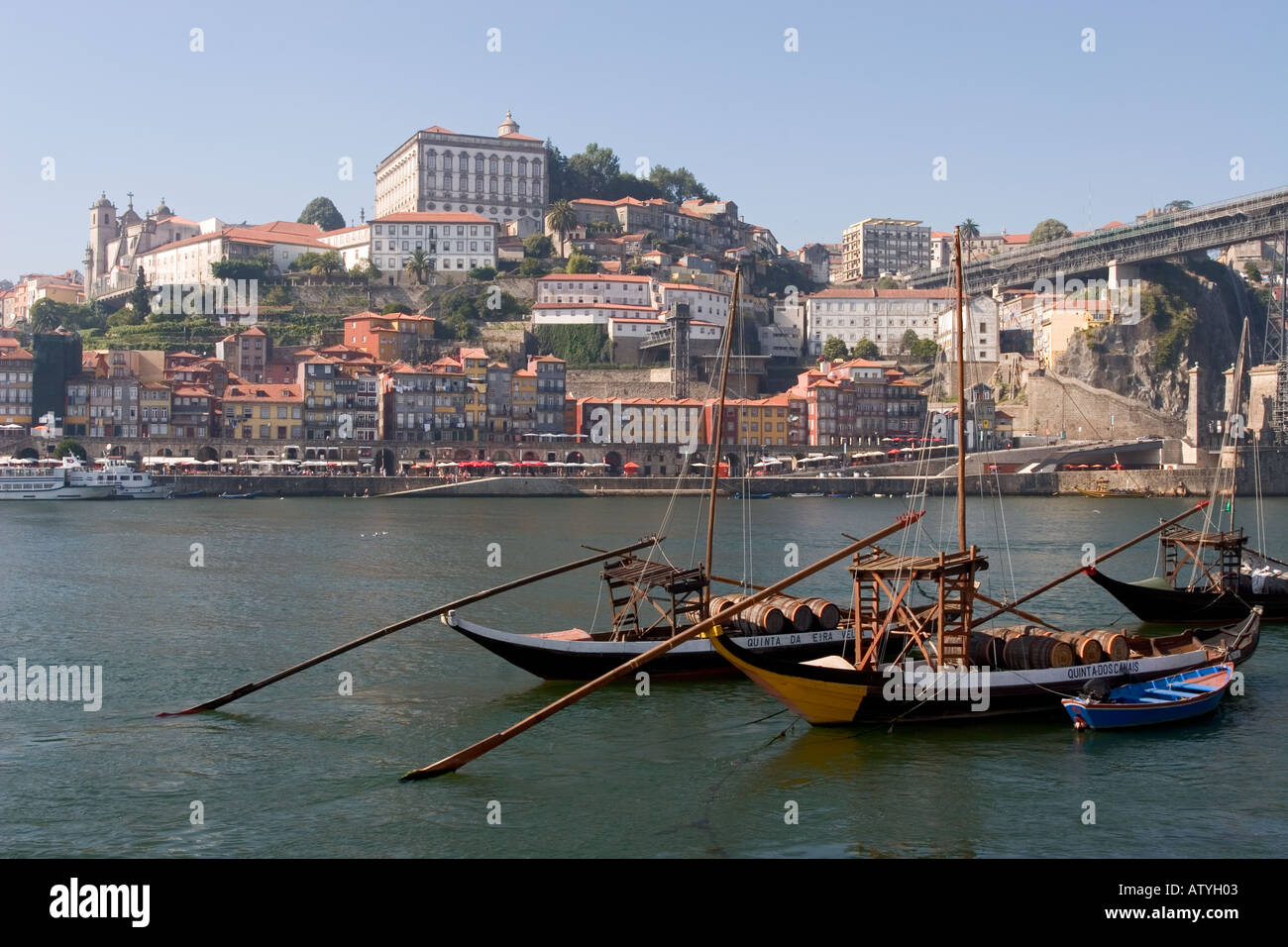 Historische Rabelo Boote auf dem Fluss Douro, Porto Portugal Stockfoto