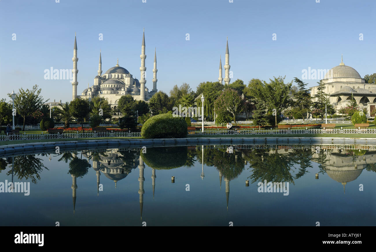 Blaue Moschee Reflexion Sultanahmet Istanbul Türkei Dach Top Bäume Meer Panorama Stockfoto