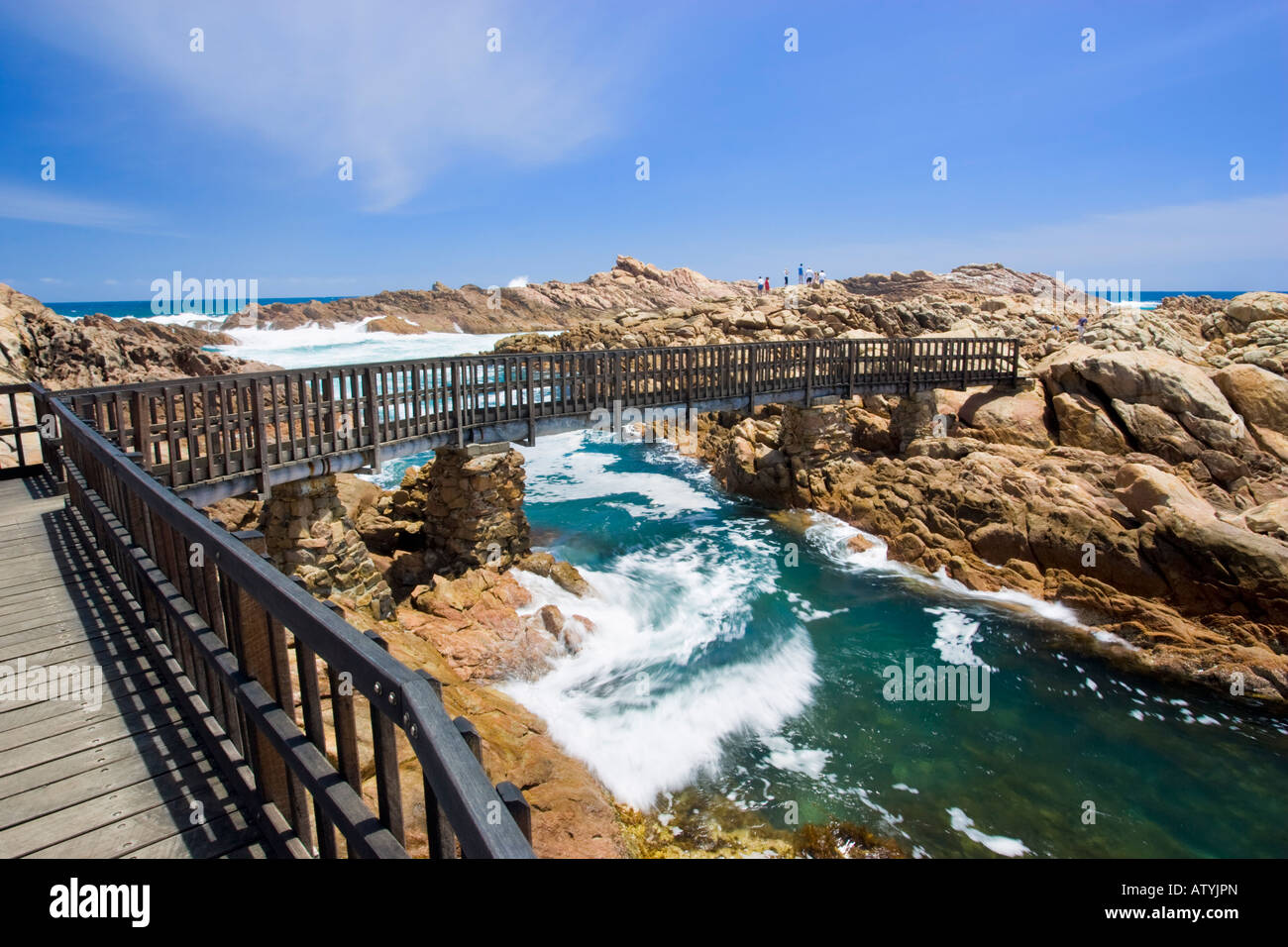 Eine Fußgängerbrücke am Kanal Felsen Granit-Formation in der Nähe von Yallingup + Dunsborough im Nationalpark Leeuwin Naturaliste, Westaustralien Stockfoto