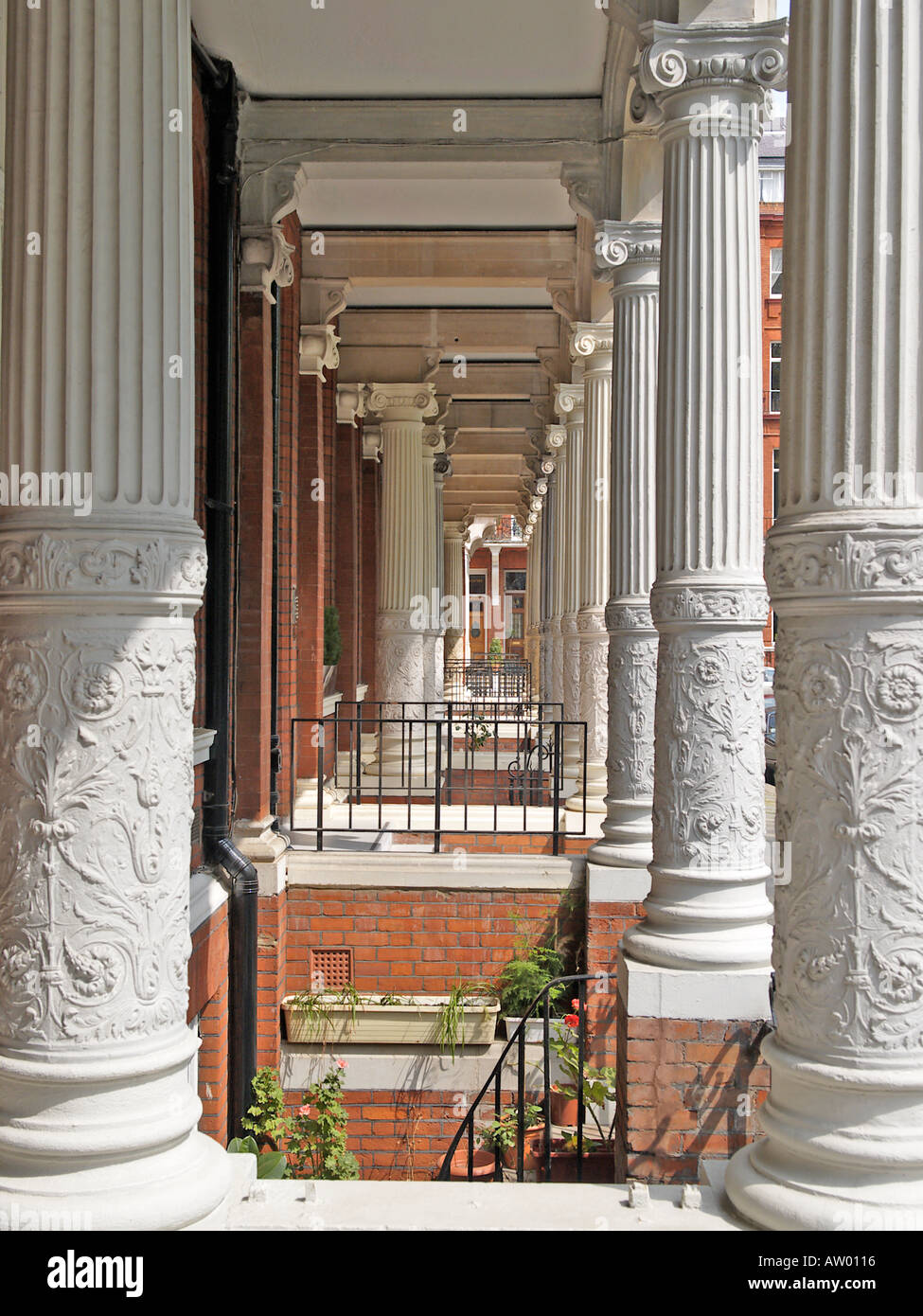 Ein Portikus im Cadogan Square Knightsbridge London Stockfoto