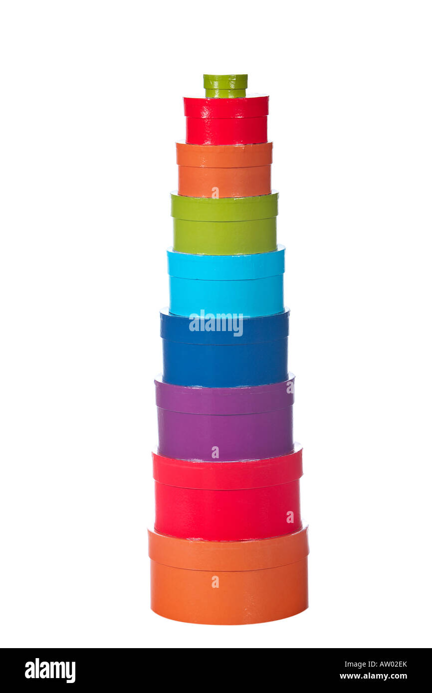 Turm von Geschenk-Boxen, die isoliert auf weißem Hintergrund flachen DOF Stockfoto