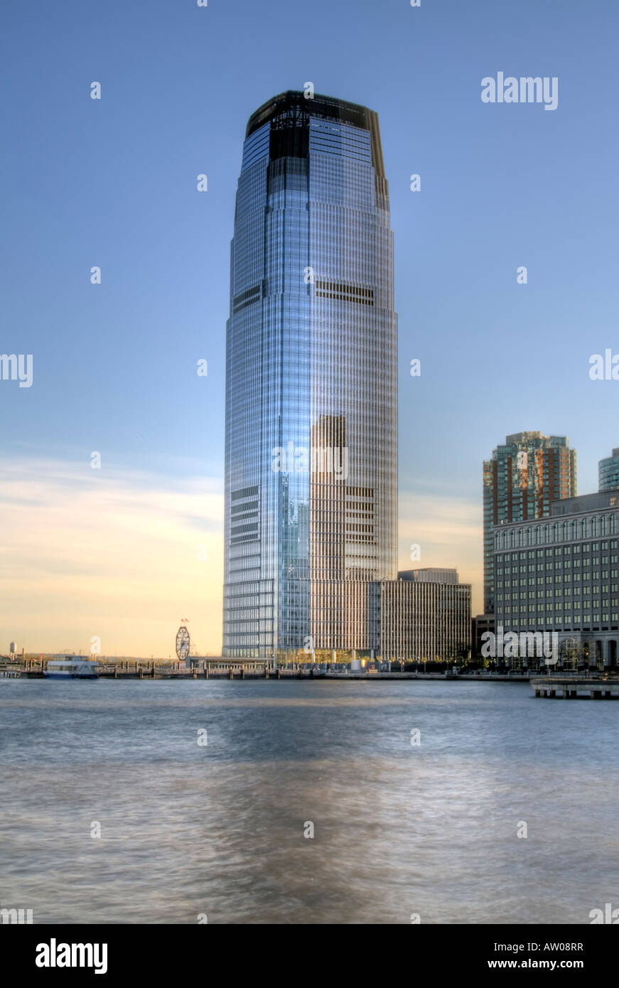 Das höchste Gebäude an der Küste von Jersey City, NJ.  Am berühmten Colgate Clock daneben. NEW JERSEY, USA Stockfoto