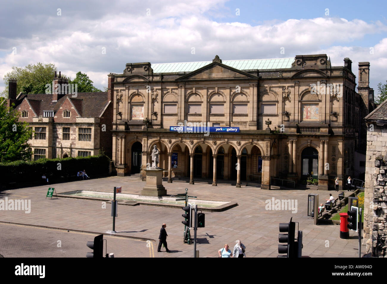 York City Art Gallery und St. Leonards Ort von City walls York Stockfoto