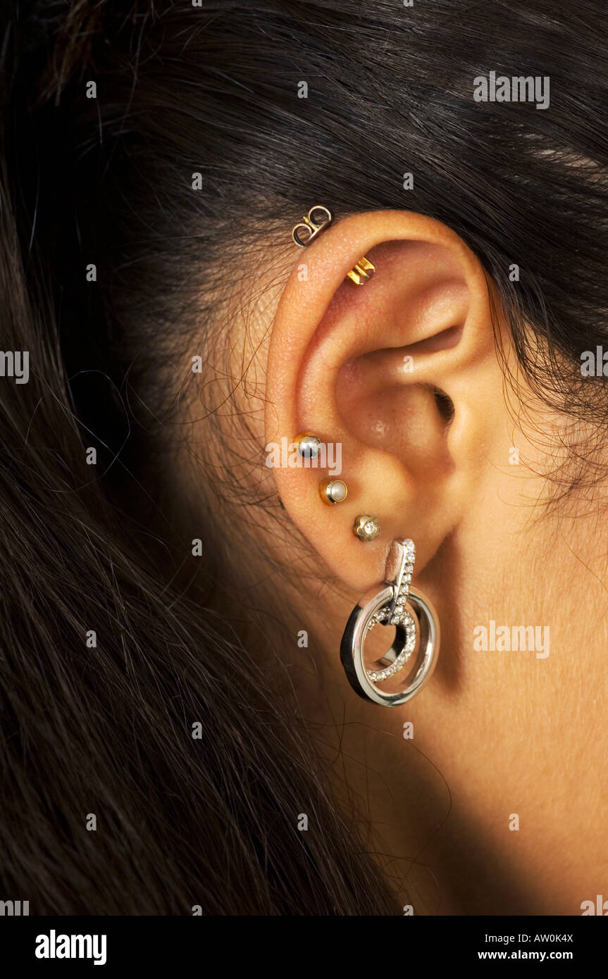 Nahaufnahme von Teenager-Mädchen Ohr mit piercing Stockfoto