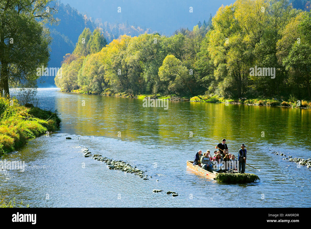 rafting-auf-dem-fluss-dunajec-im-pieniny-nationalpark-polen