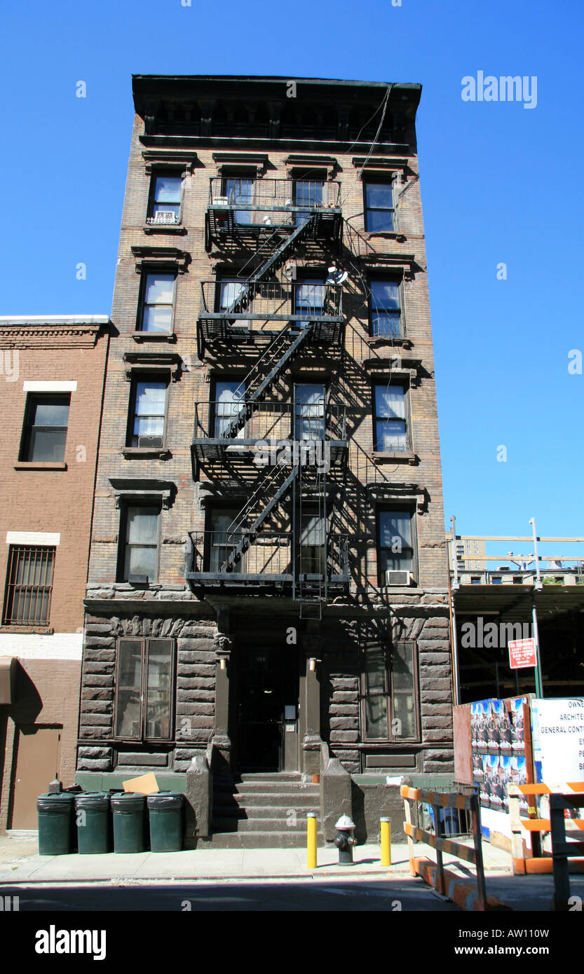 Ein typischer Wohnblock in Hells Kitchen, Manhattan New York. Stockfoto