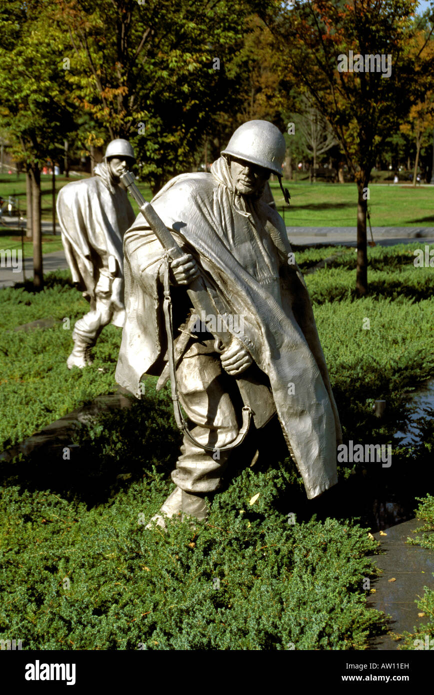 DC Washington DC Denkmäler Korean War Veterans Memorial Skulpturen Edelstahl Statuen Soldaten tragen ponchos Stockfoto