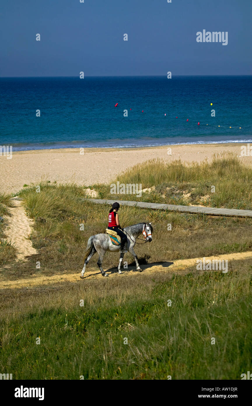 Ein Pferd Reiter Ponyreiten, Tarifa Strand, Süd-Spanien, Europa Stockfoto