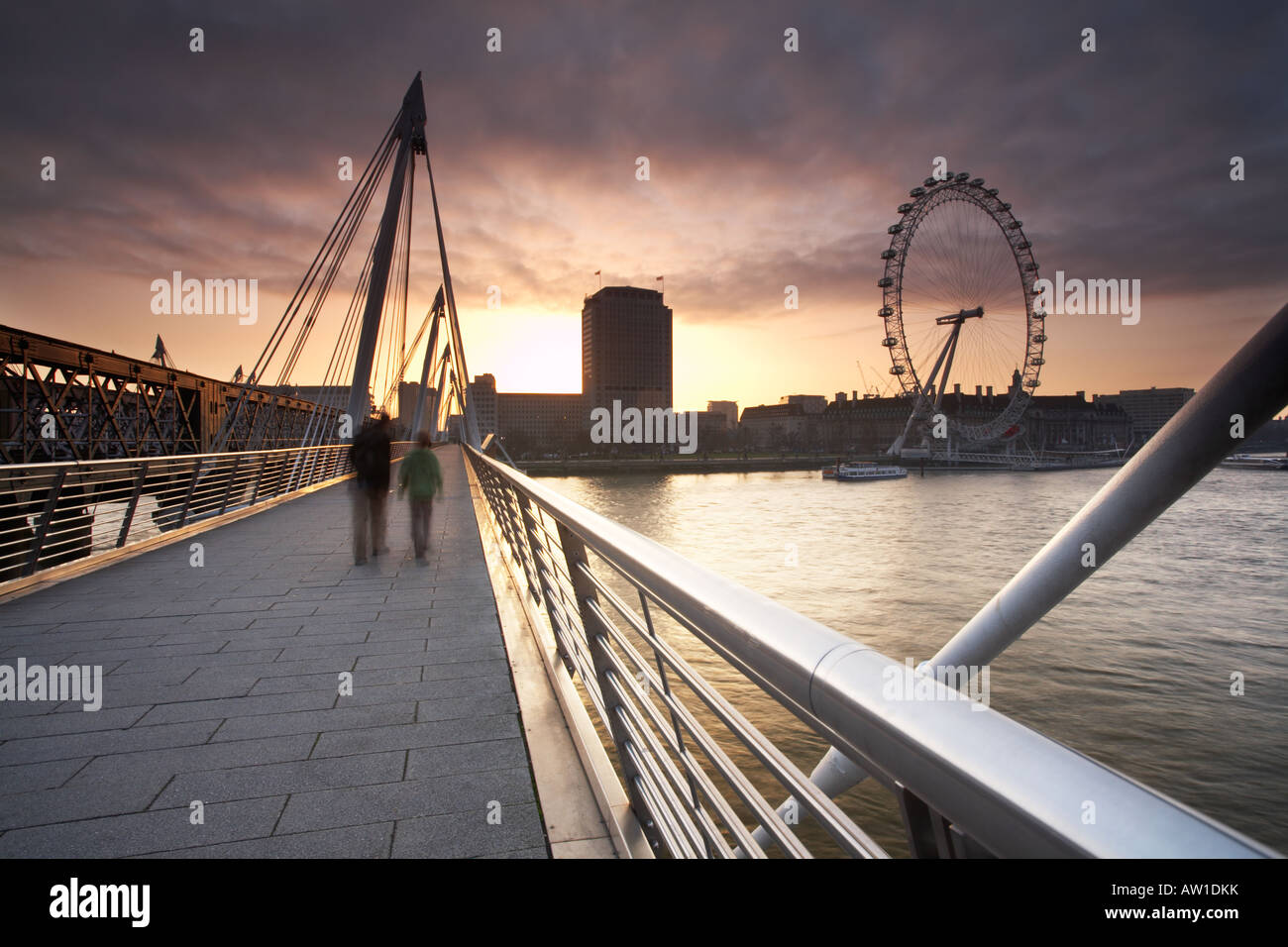 Sonnenaufgang von der Hungerford Fußgängerbrücke in London Stadt England UK Stockfoto