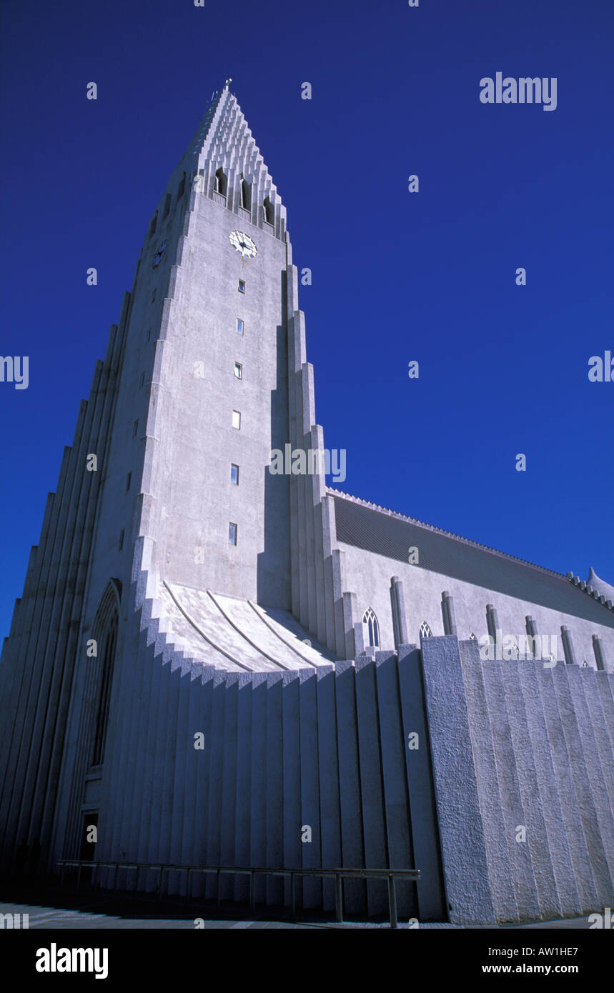 Seitenansicht der Kirche von Hallgrímur, Rekjavivk Kathedrale, Island. Stockfoto