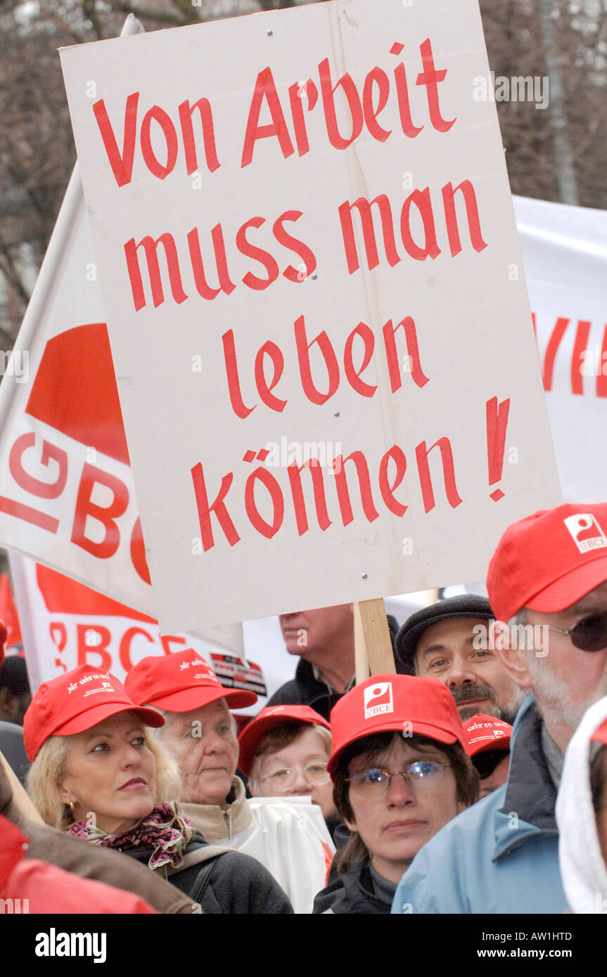 Arbeiter demonstrieren gegen die EU-Dienstleistungsrichtlinie - melden Sie "Sie müssen zum Leben von Ihrem Einkommen können" Stockfoto