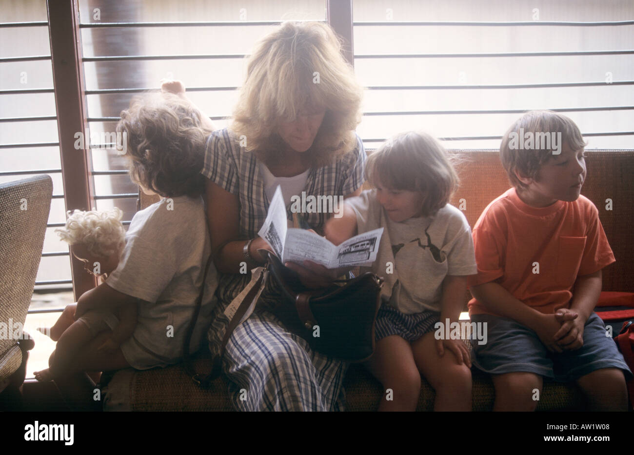 Familie in der Straßenbahn am Shore Line Trolley Museum in East Haven in der Nähe von New Haven CONNECTICUT Stockfoto