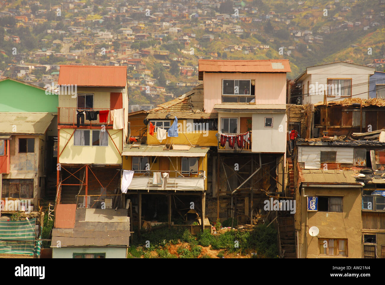 Chile-Valparaiso Häuser verpackt zusammen Überbelegung Stockfoto