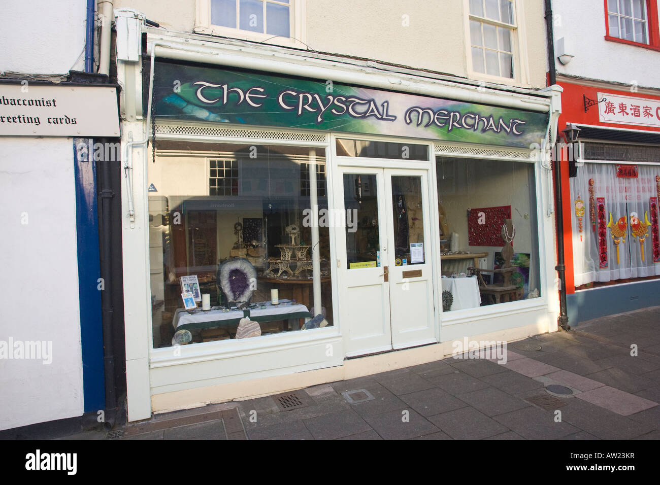 Verkauf von Kristallen für alternative Therapie in Großbritannien Stockfoto