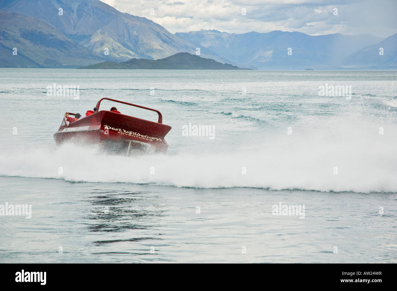 Jet-Boot am Nordende des Lake Wakatipu nahe Kinloch und Ausfahrt von Dart River, Neuseeland Stockfoto