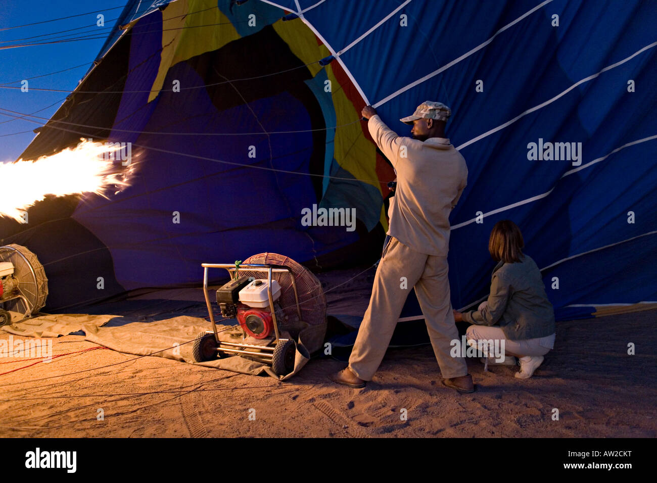 Heißluft-Ballon aufblasen Stockfoto