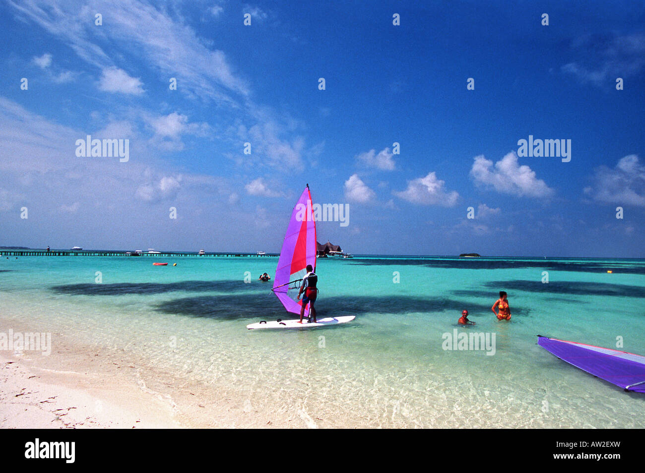 Windsurfer im Club Med, Nord Male Atoll, Malediven Stockfoto