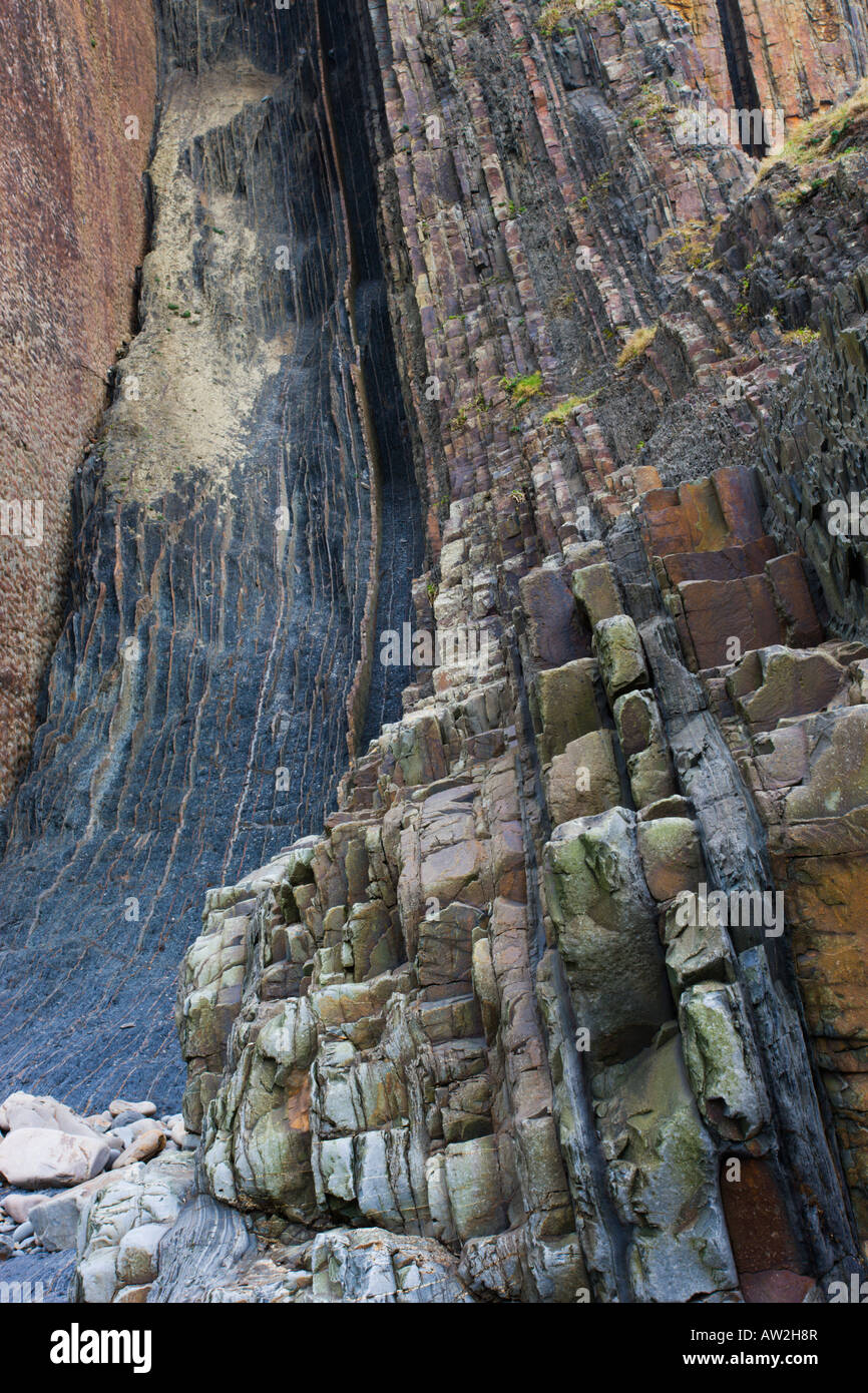 Gesteinsschichten in den Klippen am Bude, North Cornwall Stockfoto