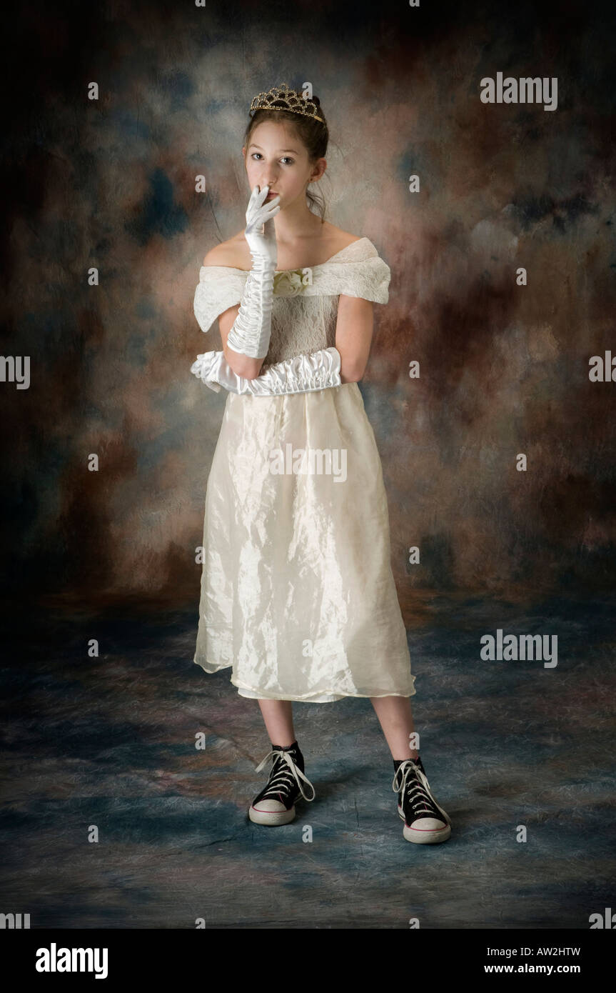Young Girl Pre Teen Posing Stockfotos Und Bilder Kaufen Alamy Young Girl Pre Teen Posing Stockfotos Und Bilder Kaufen Alamy