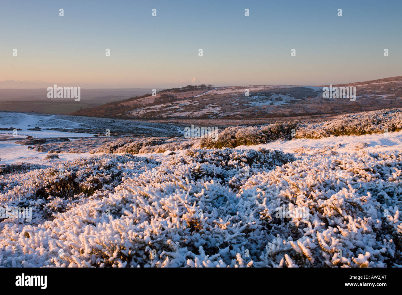 Schneebedeckte Dartmoor-Nationalpark im winter Stockfoto