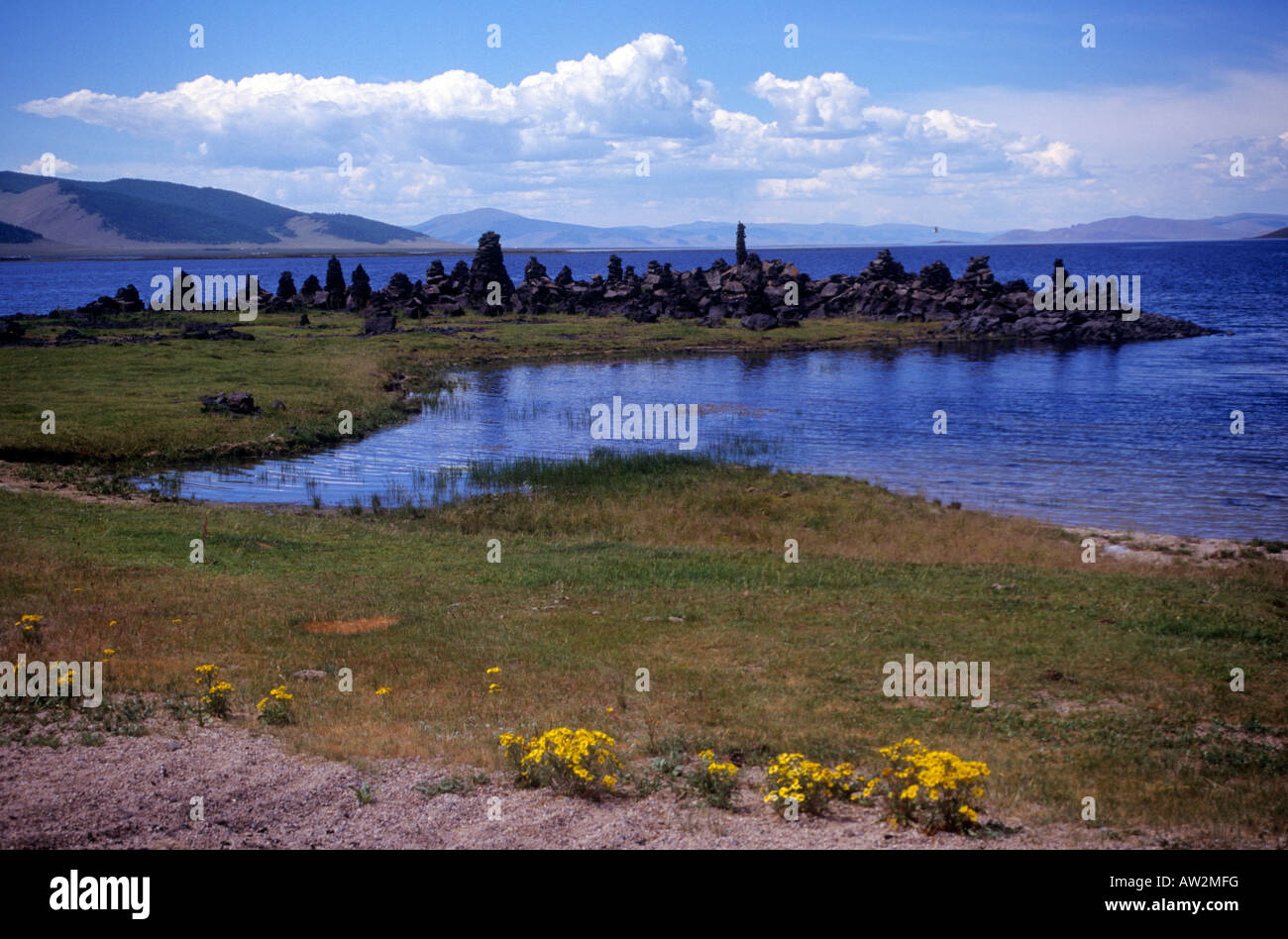 Künstliche Berge von Basalt, See Terkhiin Verschmelzungsgrad Nuur Arkhangai, Mongolei Fotograf: Andrew Wheeler Stockfoto