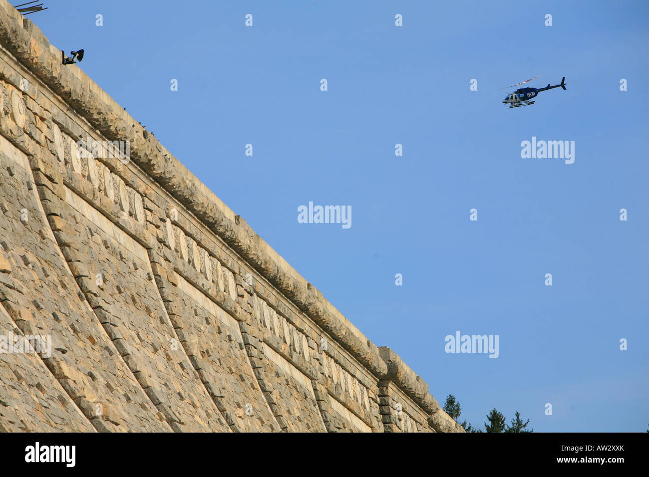 Terroristische Hubschrauber Überwachung Stockfoto