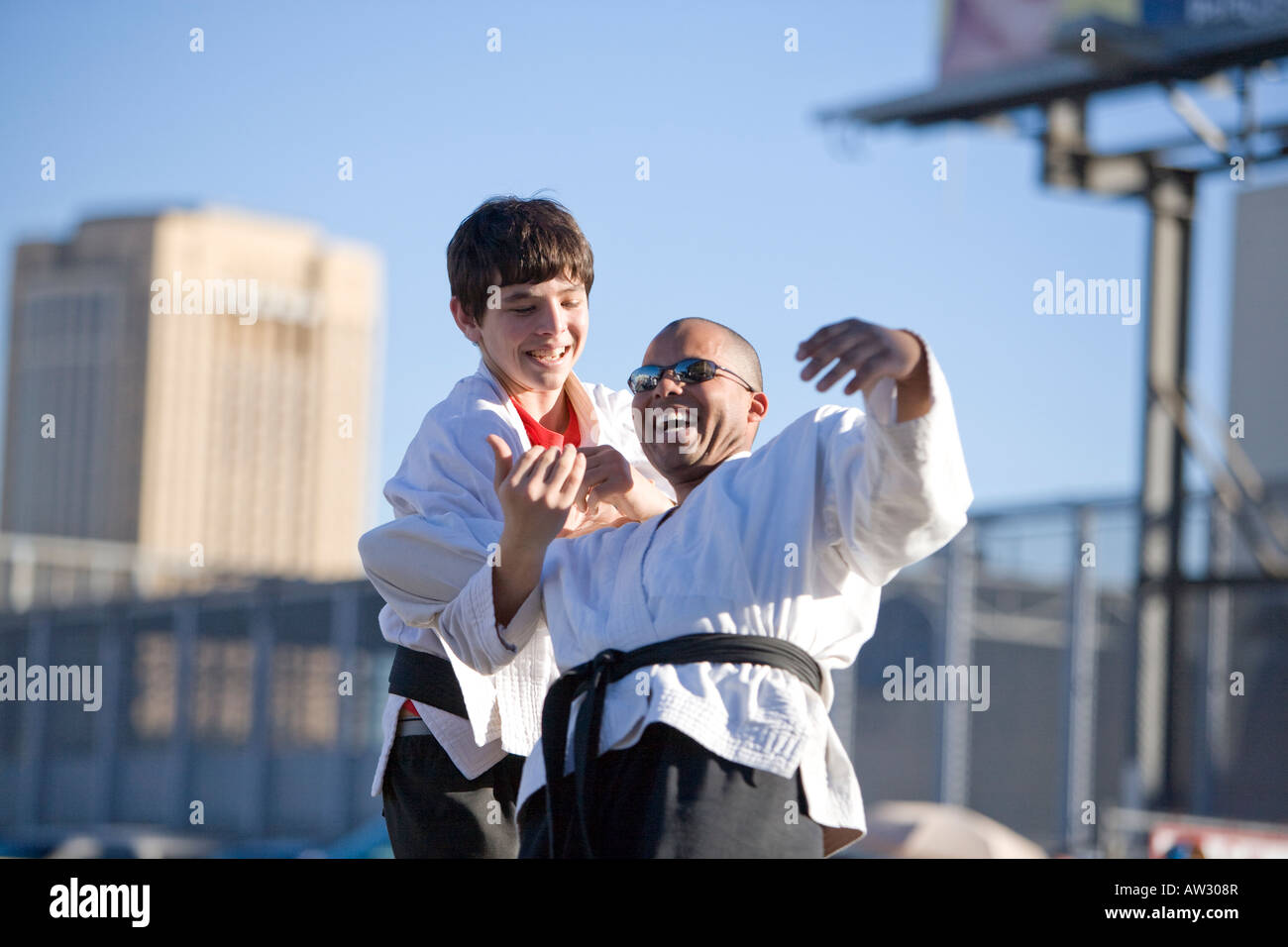 Los Angeles Chinatown 9. Februar 2008 Kung Fu Praktizierenden in das chinesische Neujahr parade feiern Jahr der Ratte Stockfoto