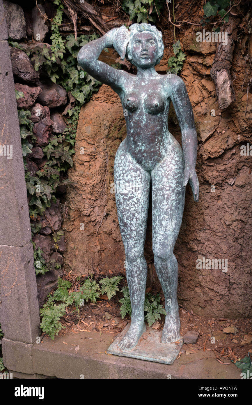 Weibliche Bronzestatue in Monte Palace Tropical Garden, Funchal, Madeira, Portugal Stockfoto