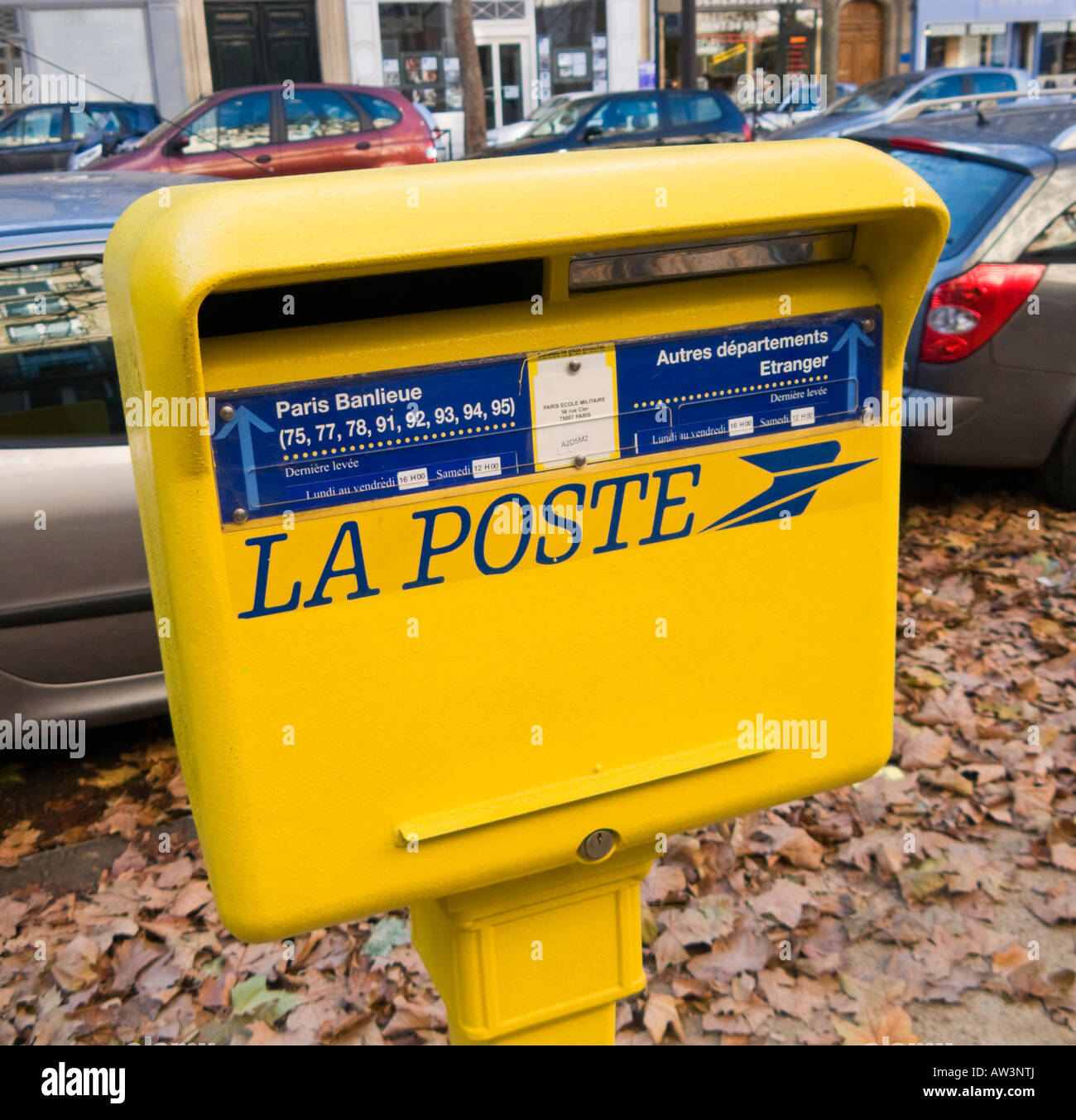 Gelbe Parisien Briefkasten Paris Frankreich Europa Stockfoto