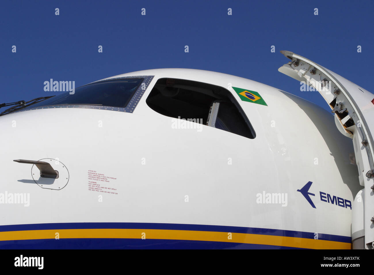 Embraer 175 Jet Airliner in Brasilien gebaut von Embraer Aviation für Luft- und Raumfahrt Stockfoto