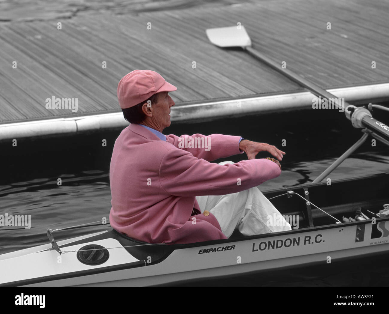 Mono und rosa manipulierten Bild: Cox von der Leander Club sitzen im Heck des Ruderboot am Henley Royal Regatta, Henley Stockfoto