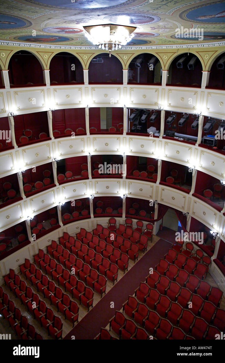 Innenraum des Apollo Theaters in Ermoupoli Stockfoto