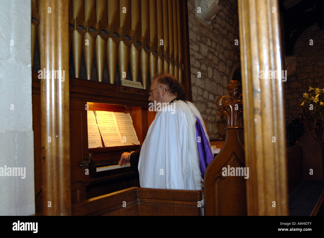 Eine traditionelle Kirche Organist spielt bei einer Hochzeit North Yorkshire Stockfoto