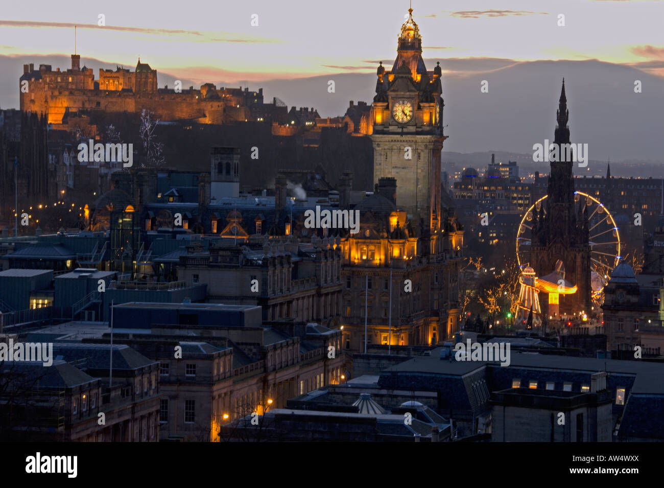 Edinburgh Castle vom Calton Hill City centre Weihnachtsbeleuchtung Januar 2007 Stockfoto