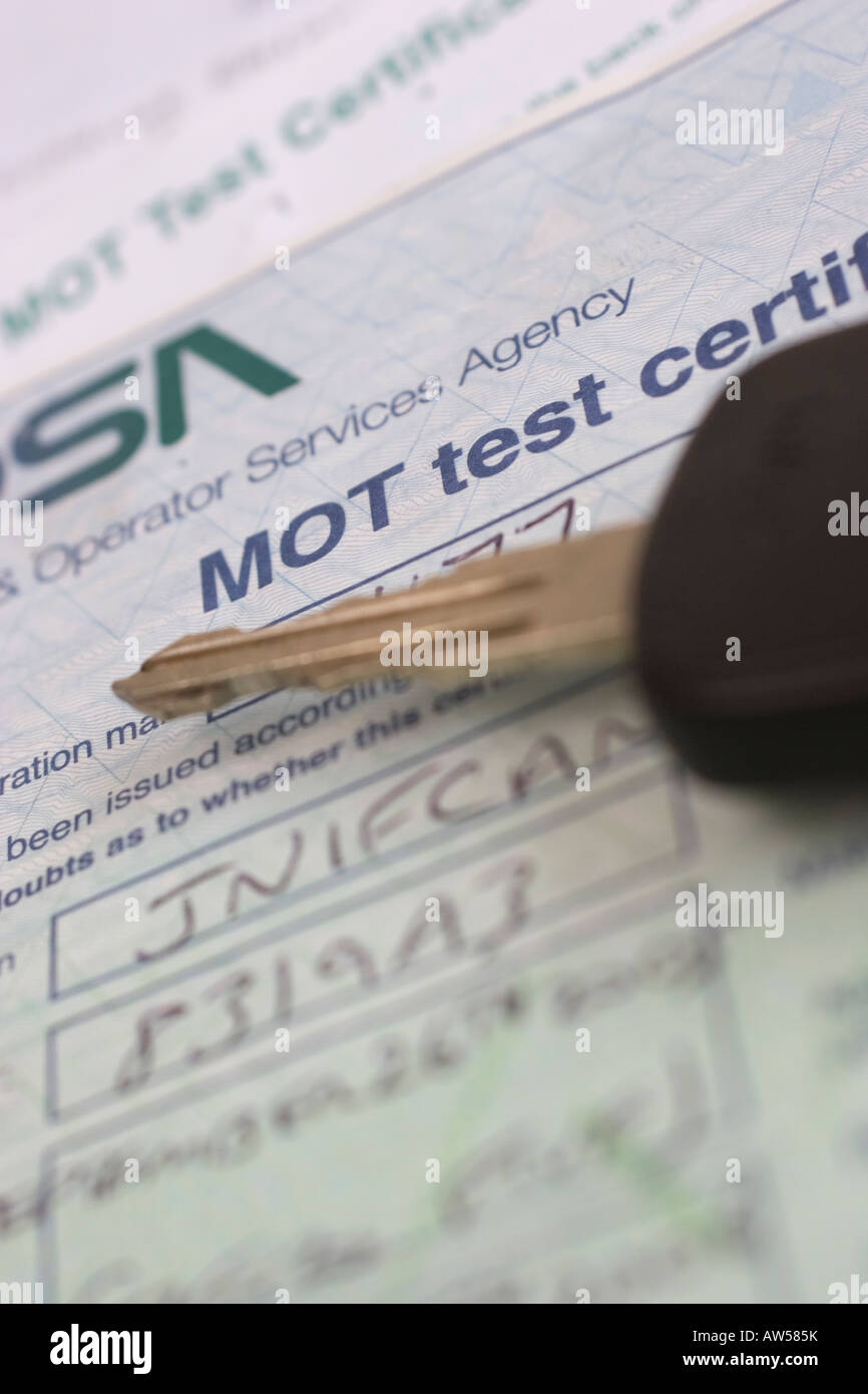 Vosa TÜV Prüfzertifikat mit Auto Schlüssel Fahrzeug Operator Services Agentur Stockfoto